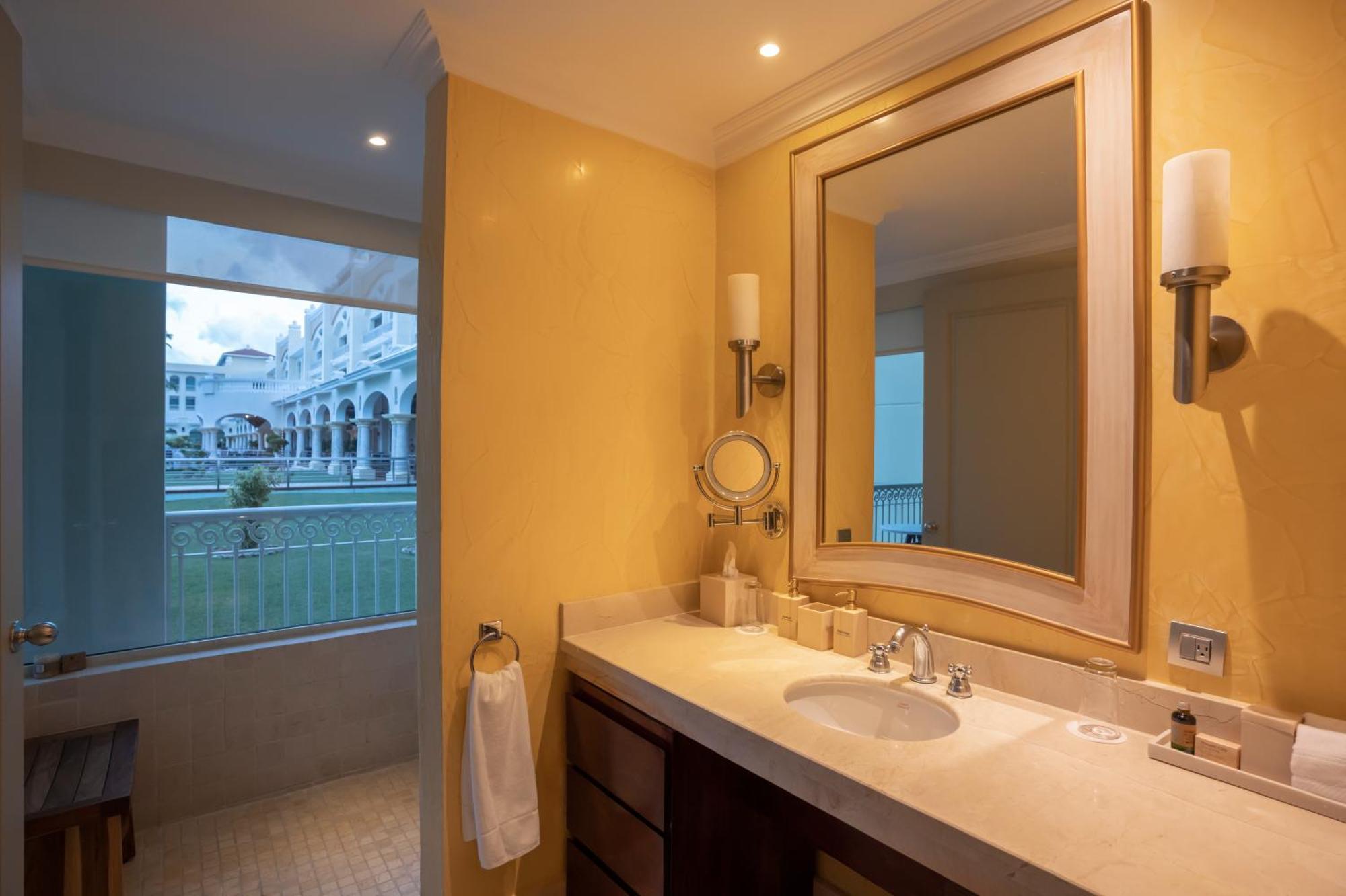 Iberostar Grand Bavaro Hotel Punta Cana Habitación foto